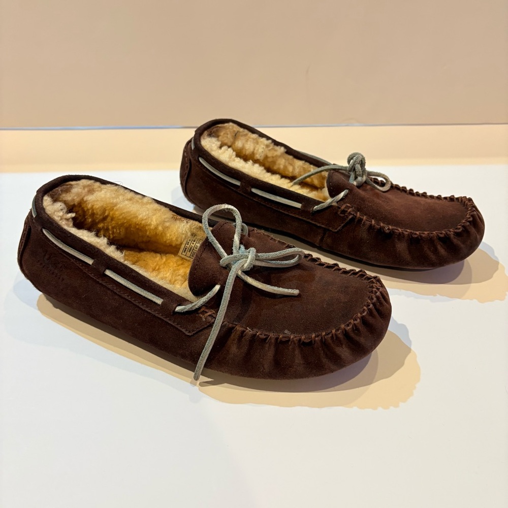 UGG Tan Sheepskin Lined Footwear moccasins size 8